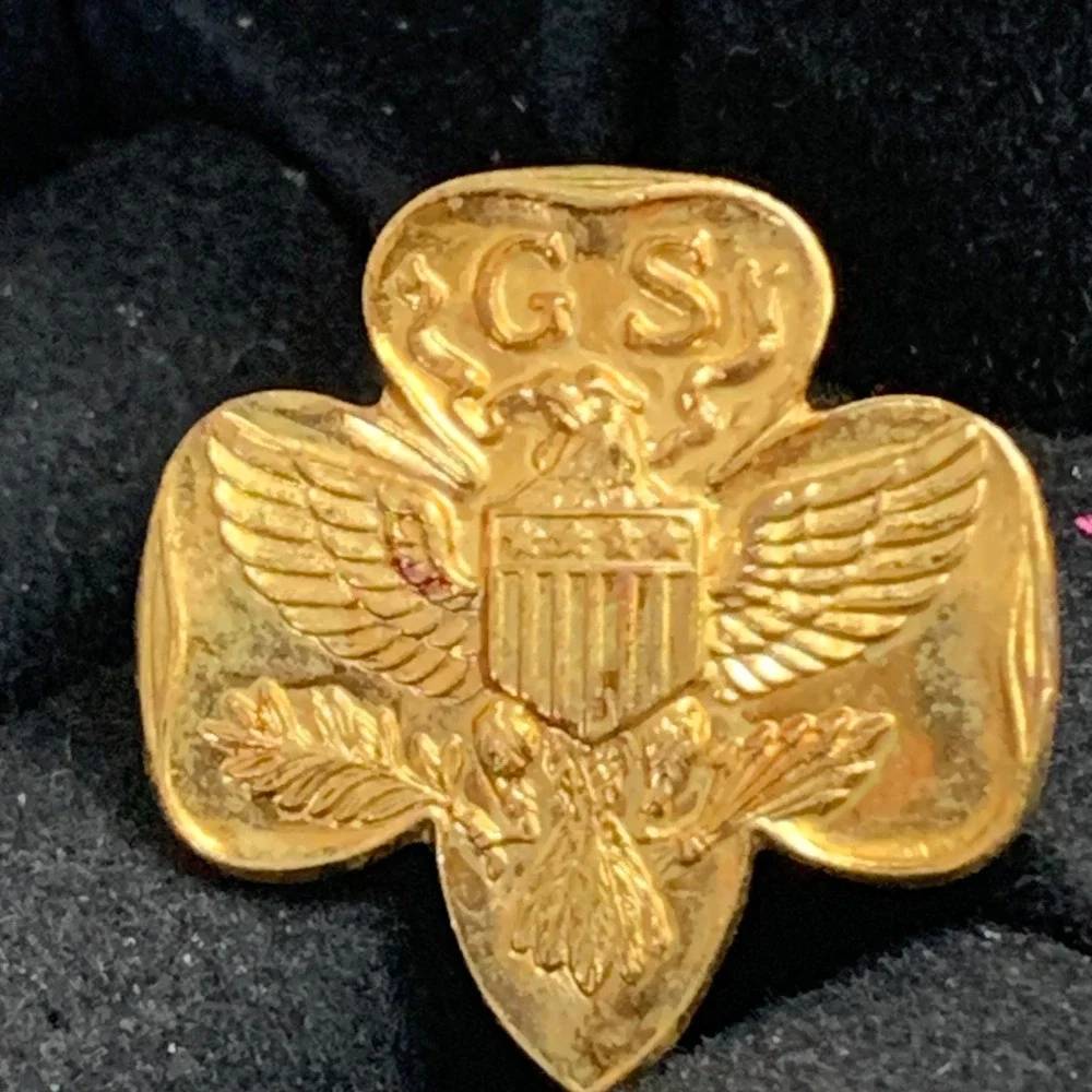 Vintage Girl Scout Trefoil Membership Pin Gold Tone Eagle Shield Insignia